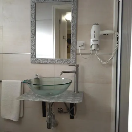 Guest house Casa De Isaias 2*