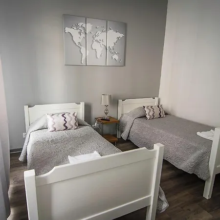 Guest house Casa De Isaias 2*