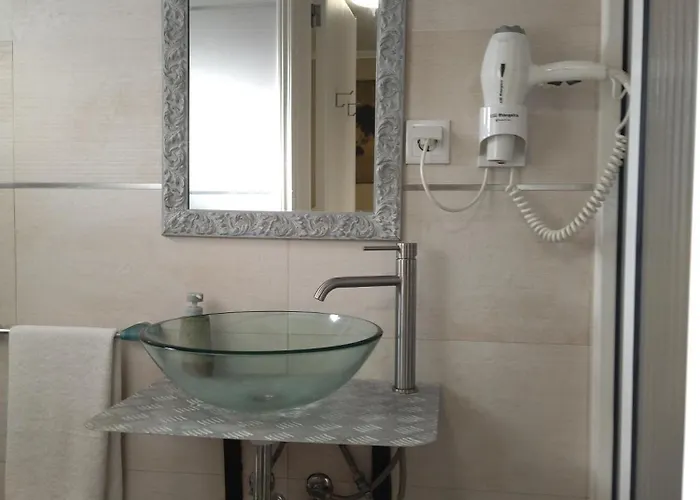 ゲストハウス Casa De Isaias 2*